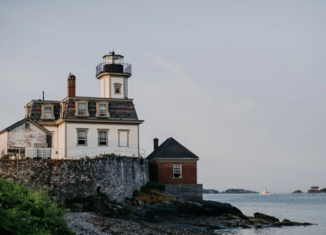 Rose Island Lighthosue offers lighthouse eenthusiasts an opportunity to enjoy a stay in a real lighthouse